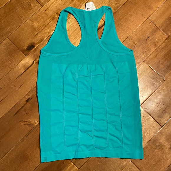 Fabletics Delta Seamless Tank Size Large - Picture 4 of 5